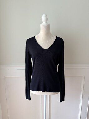 The Fold L Black V-Neck Knit Top Long Sleeves Lightweight 80% Viscose 20% Polyam
